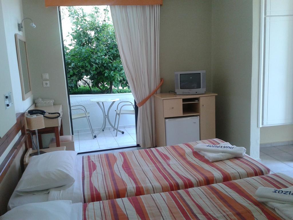 Polyrizos Hotel Rodakino Habitación foto